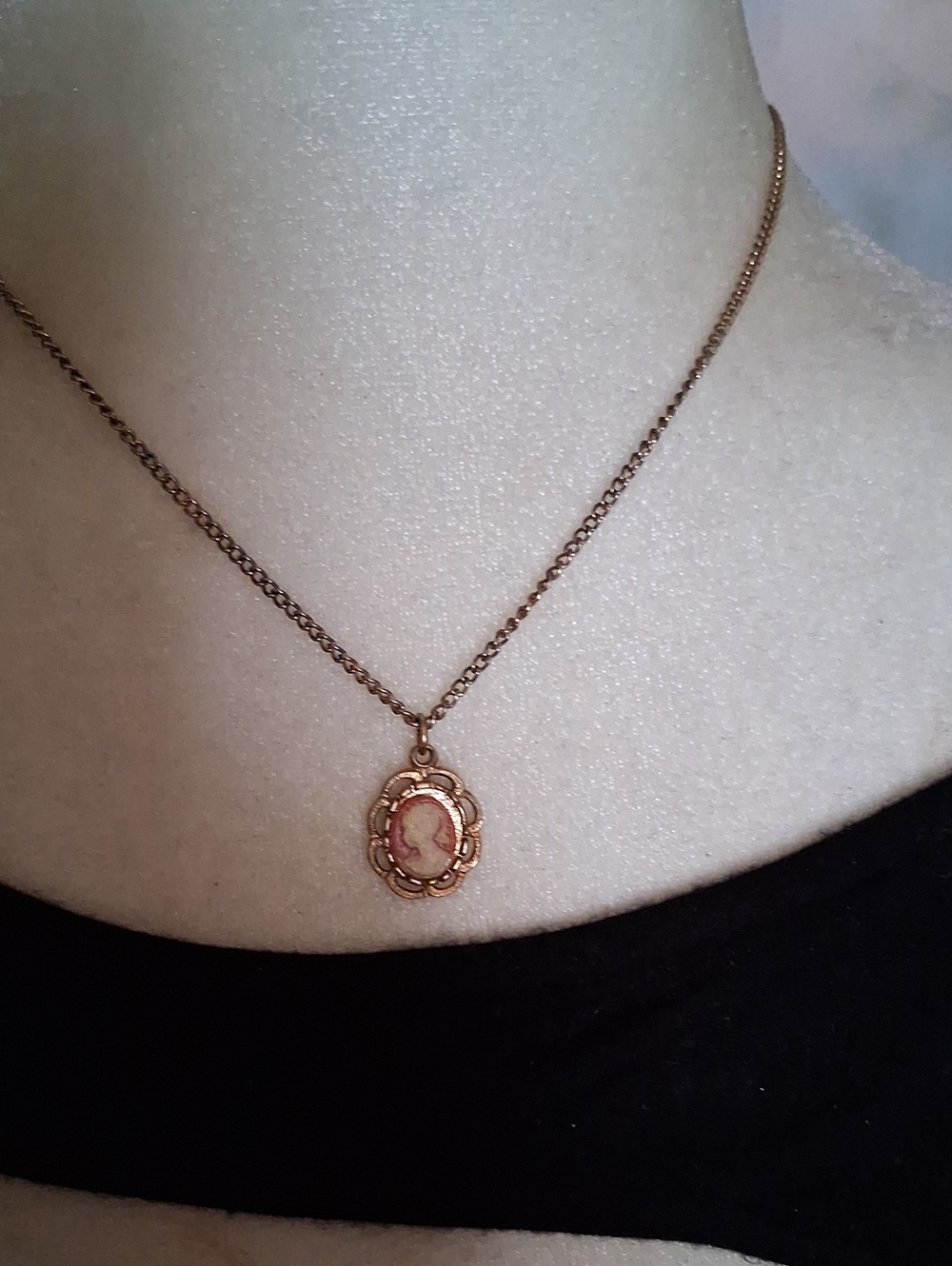 Vintage-Inspired Pink Cameo Pendant Necklace in Gold Tone